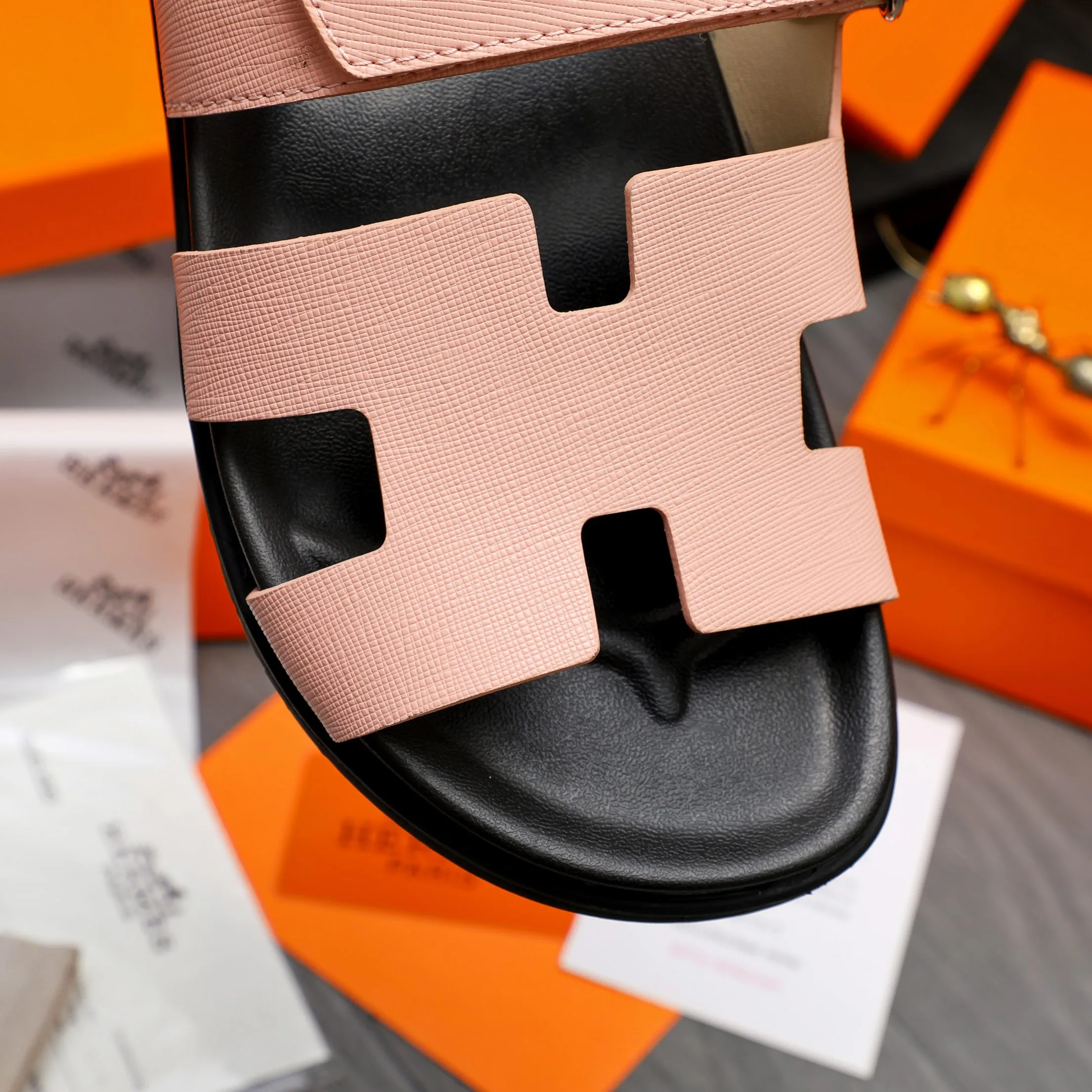 Men's shoes 💰340 Product trademark: Hermes "Hermes" Couple's slippers Regular size: 36-46 Product material: Selected vertical grain cowhide upper, microfiber lining, original outsole